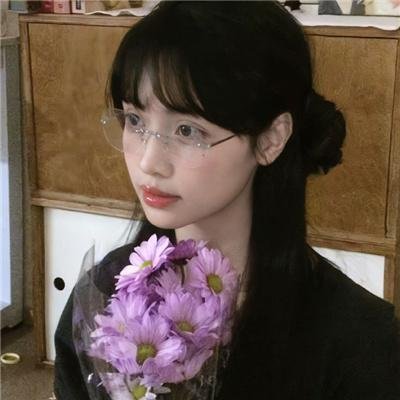 戴面具的女人